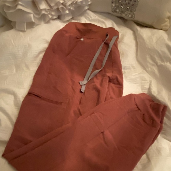 Worn once figs Zamora joggers xs sold out online - Picture 1 of 2